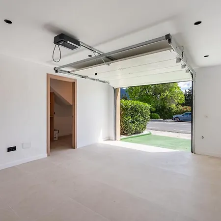 Luxury Golf Townhouse In Aloha With Pool & Garden Feriehus